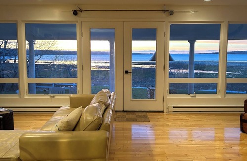 Babb Cottage | New to vacation rental lovely 3-bedroom 2 bath on Duck Lake near Glacier Park