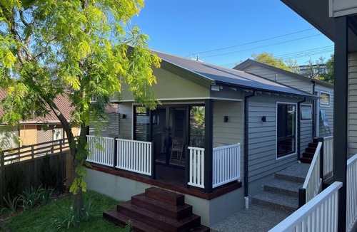 Ivanhoe Apartment | Newly Built Leafy Studio near Hospitals