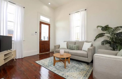 Faubourg Livaudais House | Newly Renovated Modern Home Sleeps 3 W/W+D