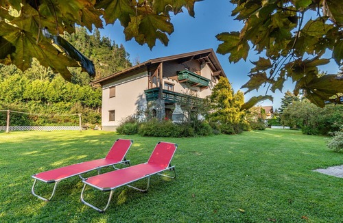 Agsdorf Apartment | Nice apartment for 4 guests with WIFI, TV, patio and pets allowed