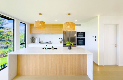 Northcote House | Northcote Point with Cityscape View.