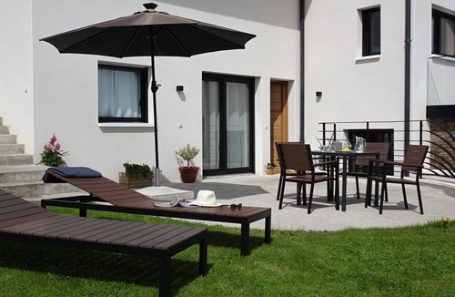 Cernex Villa | Nouveau Lentre 2 Lacs - Charmant 2 Pièces Avec Jardin