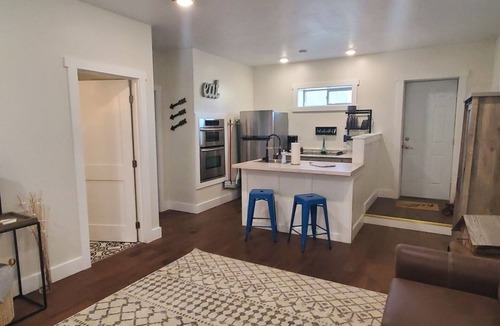 Anaconda Apartment | Nye's Place!