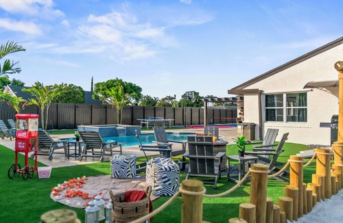 West Palm Beach Villa | Ocean Lux Villa/SPA/Sauna/Beach Volley/Pickle/BBQ