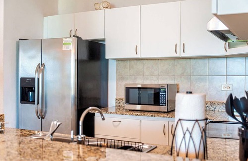 El Combate Condo | Ocean View Condo with Pool Near El Combate Beach