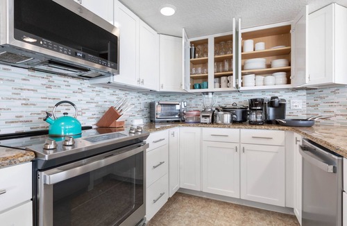 Ormond-by-the-Sea Condo | Oceanfront 3BR-3BA-No-Drive Beach-Private Balcony-Sleeps 8-3rd Floor VanLee306