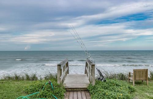 Floridana Beach House | Oceanfront Elegance - Luxurious 6BR Beach House with Hot tub & spacious Balcony and Breathtaking Views!