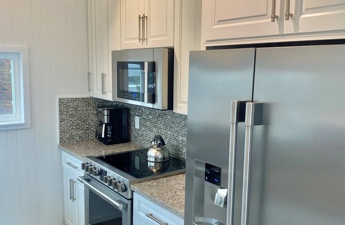 Ocean Beach House | OCEANFRONT Luxury 5 Bedroom house, Heated Pool, Jacuzzi. Sleeps 12