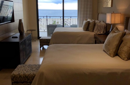 Los Cangrejos II y III Resort | Oceanfront Penthouse in Cabo San Lucas December 13-20, 2025