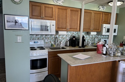 Ellinor Village Apartment | Oceanfront Studio - “also can’t get closer to the beach” View, comfy and clean!