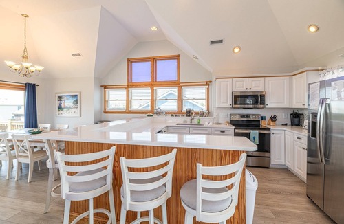 Kill Devil Hills House | On Island Time - KDH MP 7, 275 Yds to Beach, Pool, Hot Tub, Pool Table, Flex Stays