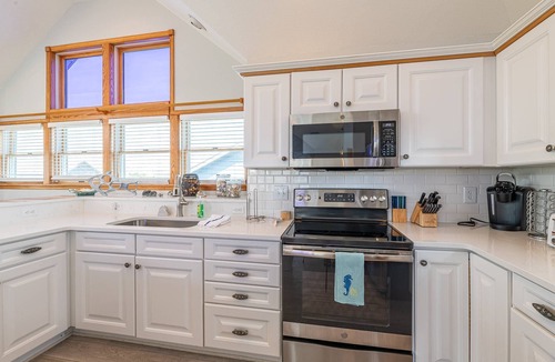 Kill Devil Hills House | On Island Time - KDH MP 7, 275 Yds to Beach, Pool, Hot Tub, Pool Table, Flex Stays