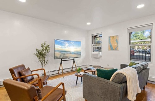 Harsimus Cove Apartment | One Hamilton Essentials - 3 Bedroom 2 Bathroom Apt Mins to NYC