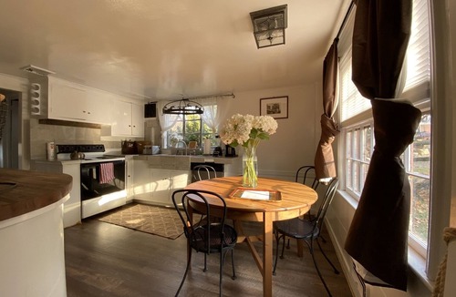 West Caldwell House | One of a Kind Carriage House on Private c. 1752 Historic Estate- Guest Favorite