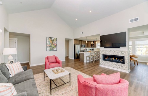 Bermuda Bay Condo | Opal Oasis - Soundfront Condo, Vaulted Ceiling, King En Suites