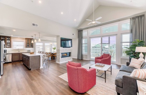 Bermuda Bay Condo | Opal Oasis - Soundfront Condo, Vaulted Ceiling, King En Suites