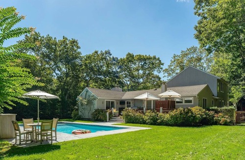 Clearwater Beach House | Outdoor Oasis 4-bedroom house with a granite pool in charming East Hampton