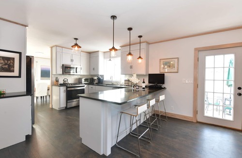 Roxbury House | "Painter Hill" Best Town 1.5 Hrs NYC, Restaurants, Shops,VIEWS! Hot Tub Spa, BBQ