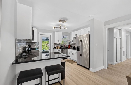 Poiciana Park II House | Paradise Awaits - Your Luxurious Getaway in West Palm Beach