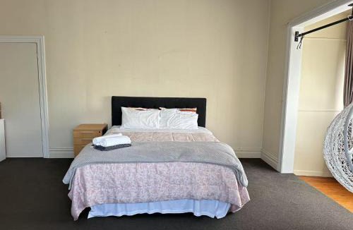 Parnell House | Parnell City Haven Same Price for 1 to 6 Guests Villa with Full Kitchen