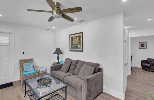 Central Beach House | Peaceful 2-bedroom Bungalow with AC in Sunny Vero Beach Steps to the Ocean