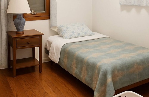 Queens House | Peaceful and private 1 bedroom in pvt house Heat & AC in Whitestone close to LGA