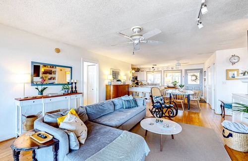 Colington Harbour House | Peaceful home on the Albemarle Sound with private beach, pool access, & grill