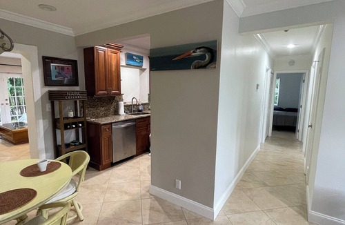 Country Club Park House | Peaceful neighborhood - Families & Work Stays