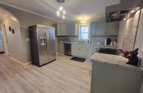North Belmont House | Peaceful Ranch - Charming 4-bedroom house with stylish accents in lovely Belmont