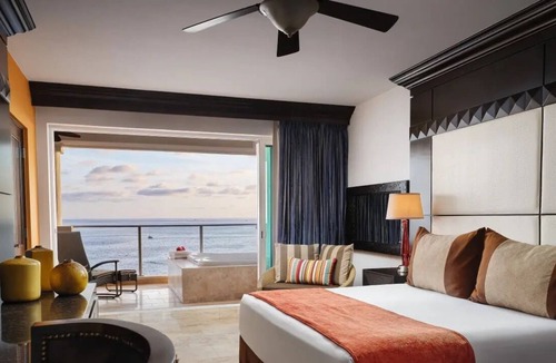 Ildefonso Green Apartment | Penthouse Overlooking the Sea of Cortez, offers a great experience.