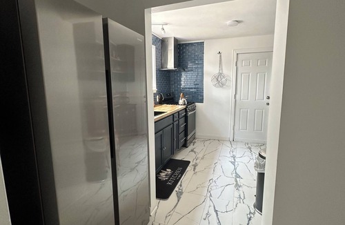 East Haven Apartment | Perfect for family/corporate, Strategic location, 2mi Yale, 2.8 mi Airport,