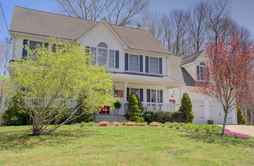 Preston House | Perfect home for adventure! 2mi to Foxwoods, 15 min to Mystic, tour CT WineTrail