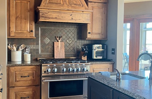 Elizabeth House | Perfect Summer Escape- 54 Acres of Trail and Pond