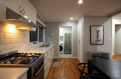 Tullamarine House | Pet-Friendly Family Home in Tullamarine - Perfect for Long Term Stays | Sleeps 6
