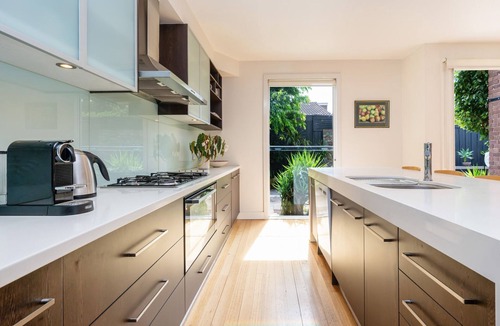 Glen Iris House | Pet Friendly - The Light House - Close to Harold Holt Swim Centre