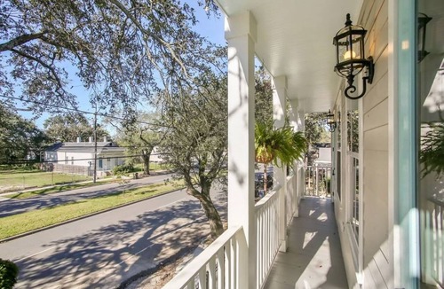 Faubourg Delassize House | Pet-Friendly Townhouse by St. Charles, Walk to street car