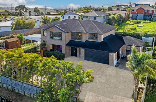 Pinehill House | Pinehill Extra-Large 8 Bedrooms House