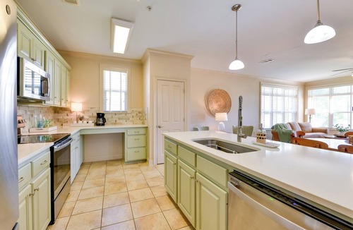 Springfield House | Pool Access + Golf View: 5BR Springfield Home