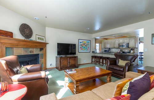 Deer Valley House | Pool Open Year Round! Shuttle to lifts. Top Notch Condo in GREAT Location!