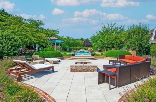 Bridgehampton House | Prime location Hamptons estate,perfect for large groups min from beach and town