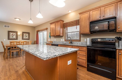 The Galena Territory House | Private 2 acres, Huge Deck, Hot Tub, Fitness Room, Movie Room & Pool Table