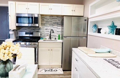 Cranston House | Private Apartment with private entrance, Full Bathroom, Living room, Kitchen
