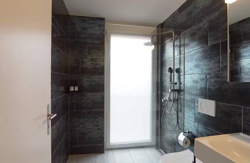 Wallisellen Apartment | Private central 1BR Studio, 8 min to Airport