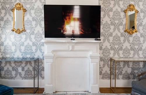 Faubourg Lafayette House | Private Gem for Comfort in Style Near Garden District & CBD
