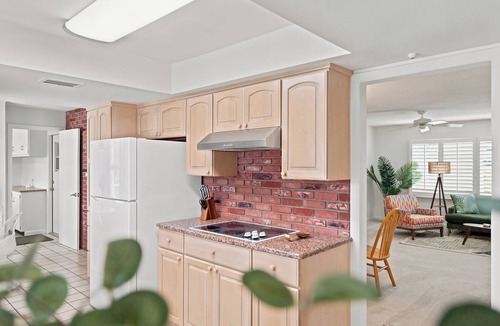 Venetian Way House | Private House - Pool, Firepit, Dog Friendly, Walk to Beach, FREE EV Charger