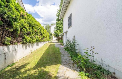 Seebach House | Private King Room | Late Check-Out | 8min Airport