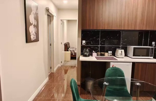Pinehill Apartment | Private Modern 2 bedroom Unit in Central Albany