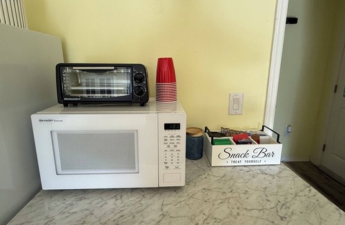 Trafalgar Apartment | Private Poolside Studio - Quiet, Cozy, and Pet Friendly