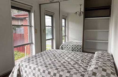 Broadmeadows Bed & Breakfast | Private room adjacent a Kangaroo filled valley. Near Melbourne Airport. Pets ✓