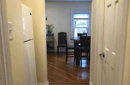 Queens House | *Private room with New Modern Furniture and Comfortable Mattress